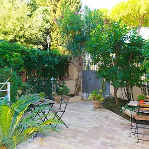 Domus Aurea Bed & Breakfast